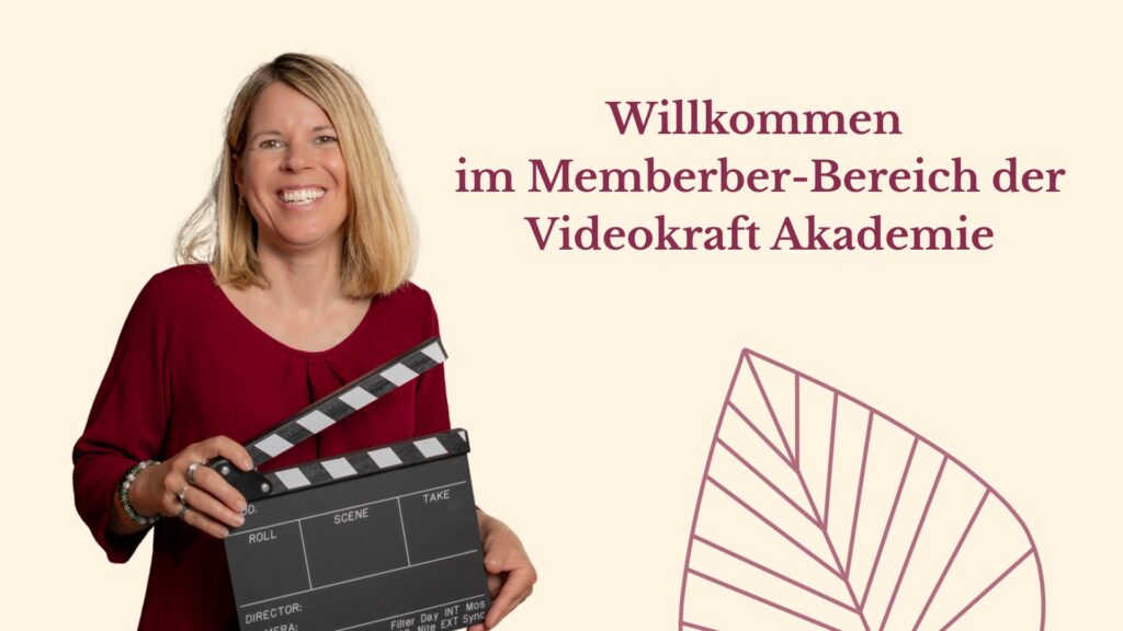 Judith Steiner mit Filmklappe – Willkommen im Member-Bereich der Videokraft Akademie